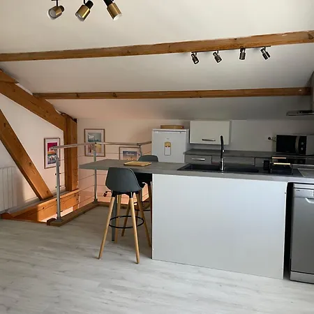Cosy Avec Terrasse * 세스타스